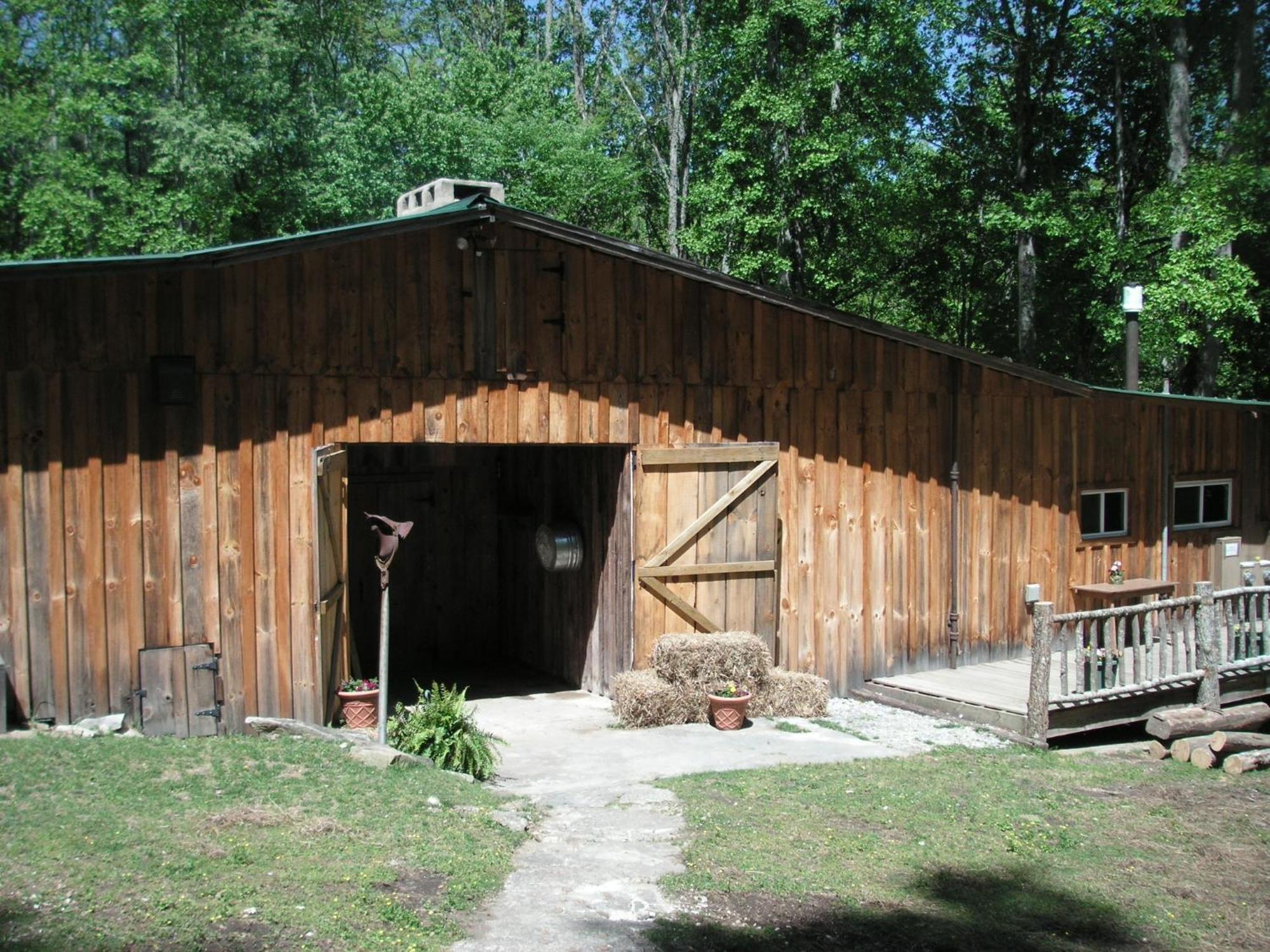 Arrowmont Stables & Cabins Cullowhee Extérieur photo